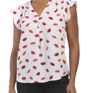 RACHEL ZOE Flutter Sleeve V-neck Top Red Lip Accents. Women’s Size Large. NWTS.